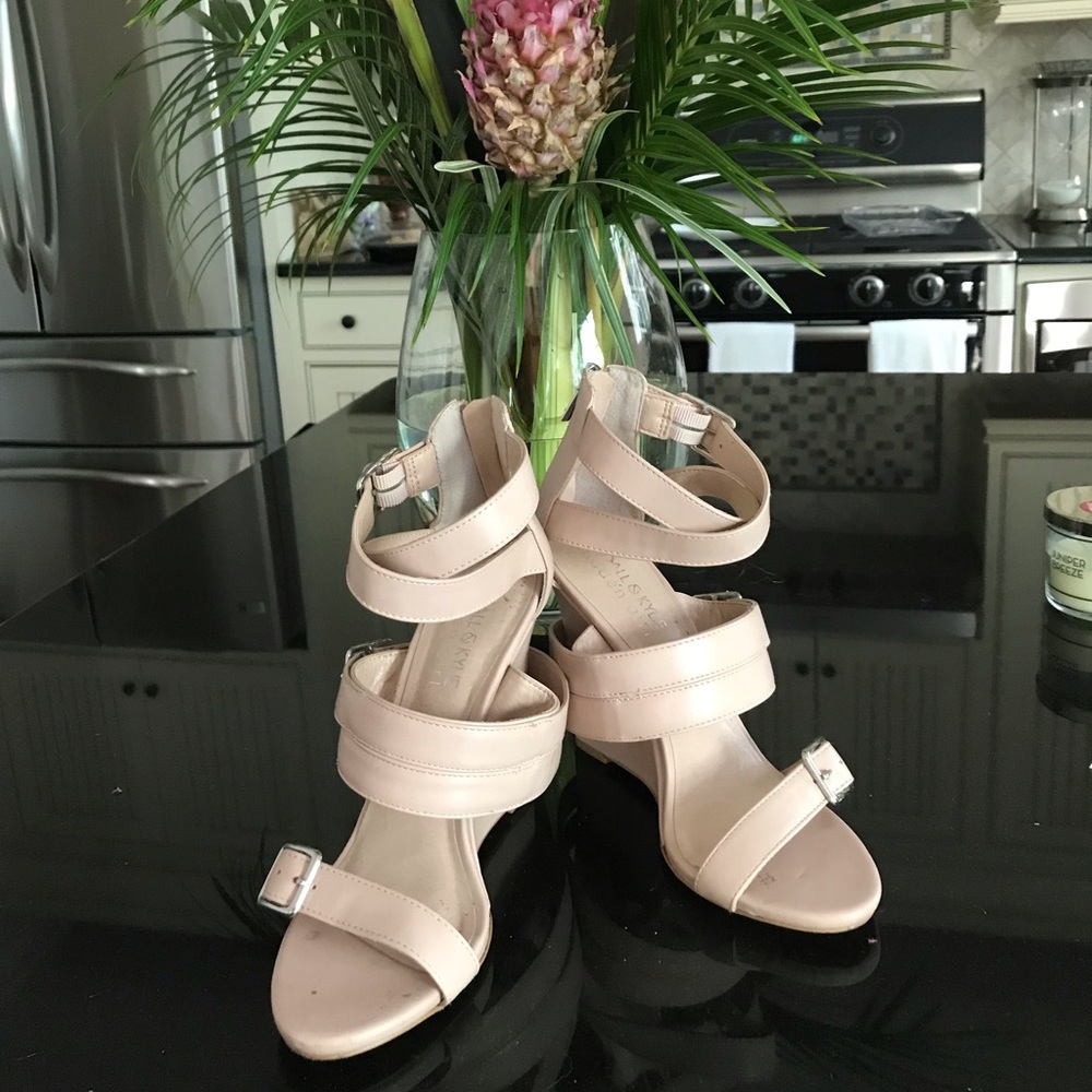 Kendall & Kylie Brand Beige Espadrilles Size 7-1/2